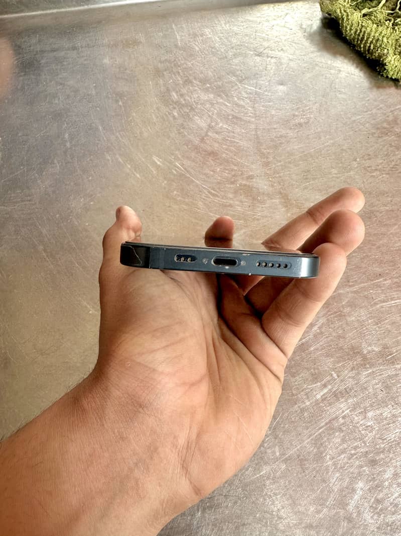 Apple iPhone 13 5