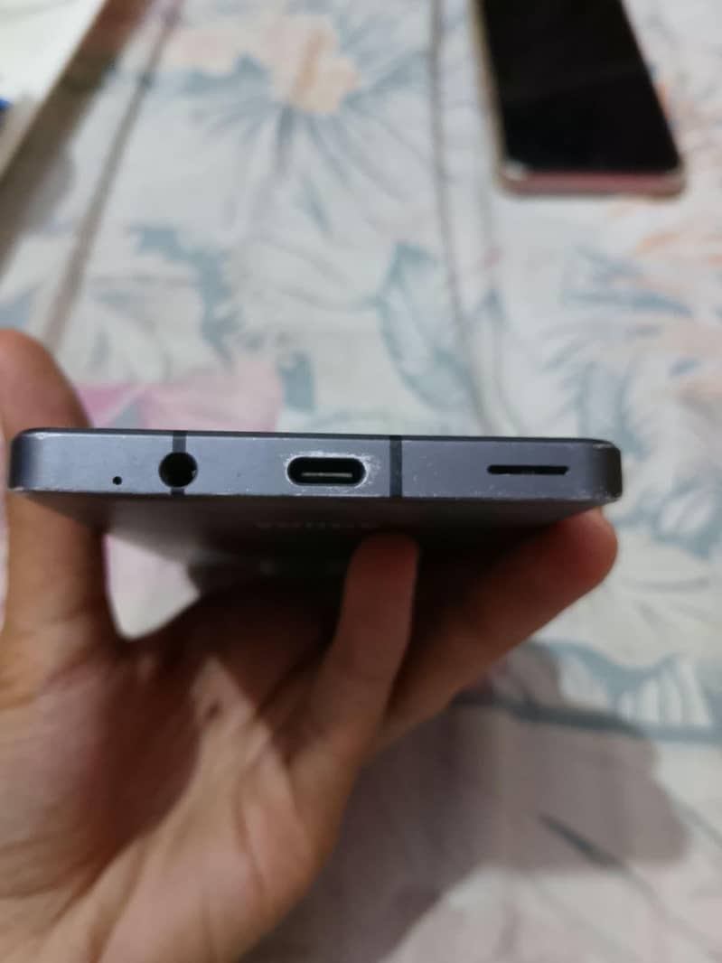 Sharp Aquos Sense7 plus 1