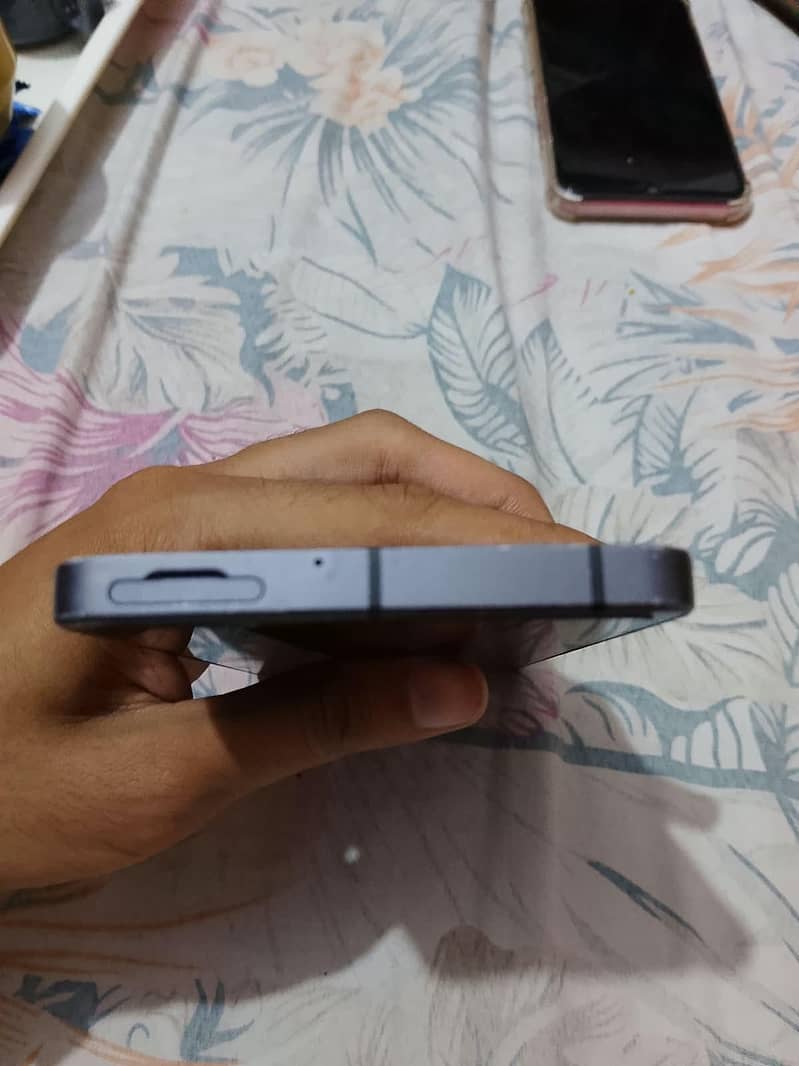 Sharp Aquos Sense7 plus 3