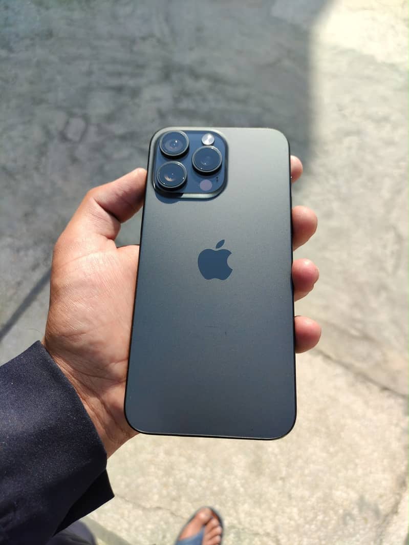 Apple iPhone 15 Pro Max 2