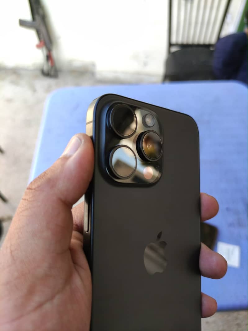 Apple iPhone 15 Pro Max 4
