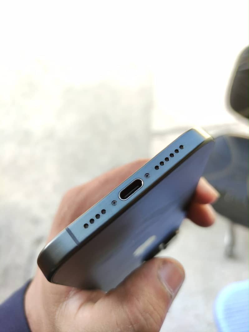 Apple iPhone 15 Pro Max 5