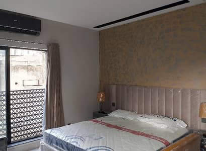 Prime Location 1000 Square Feet Flat For rent In Gulberg