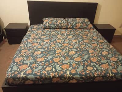 Bed set, mirror & chest of drawers