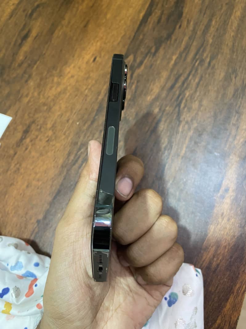 Apple iPhone 13 Pro 2