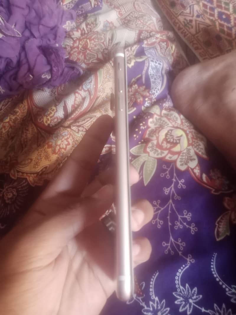 Apple iPhone 7 Plus 2