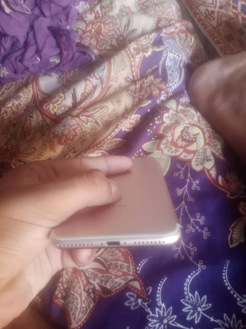 Apple iPhone 7 Plus 4