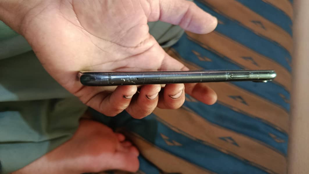 Apple iPhone XR 4