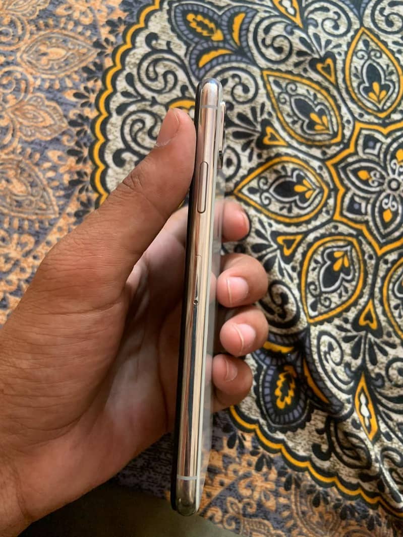 Apple iPhone XS 0