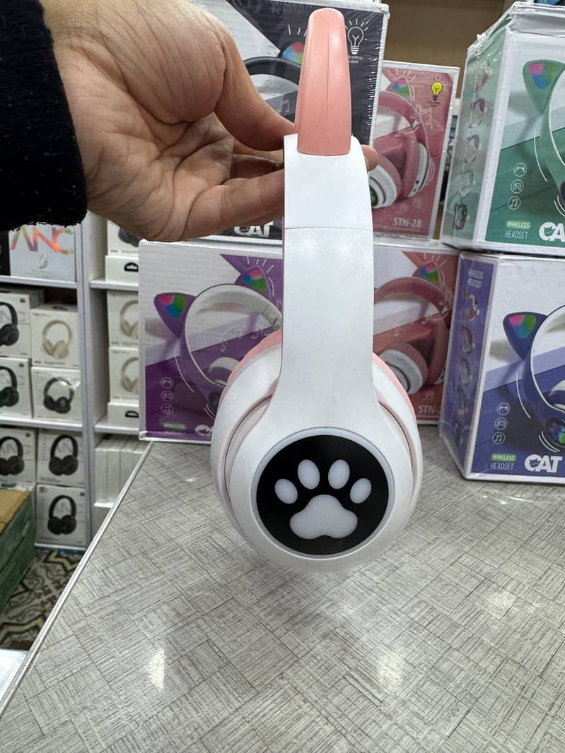 Bluetootooth/Wireless Bluetooth/Headphones 2