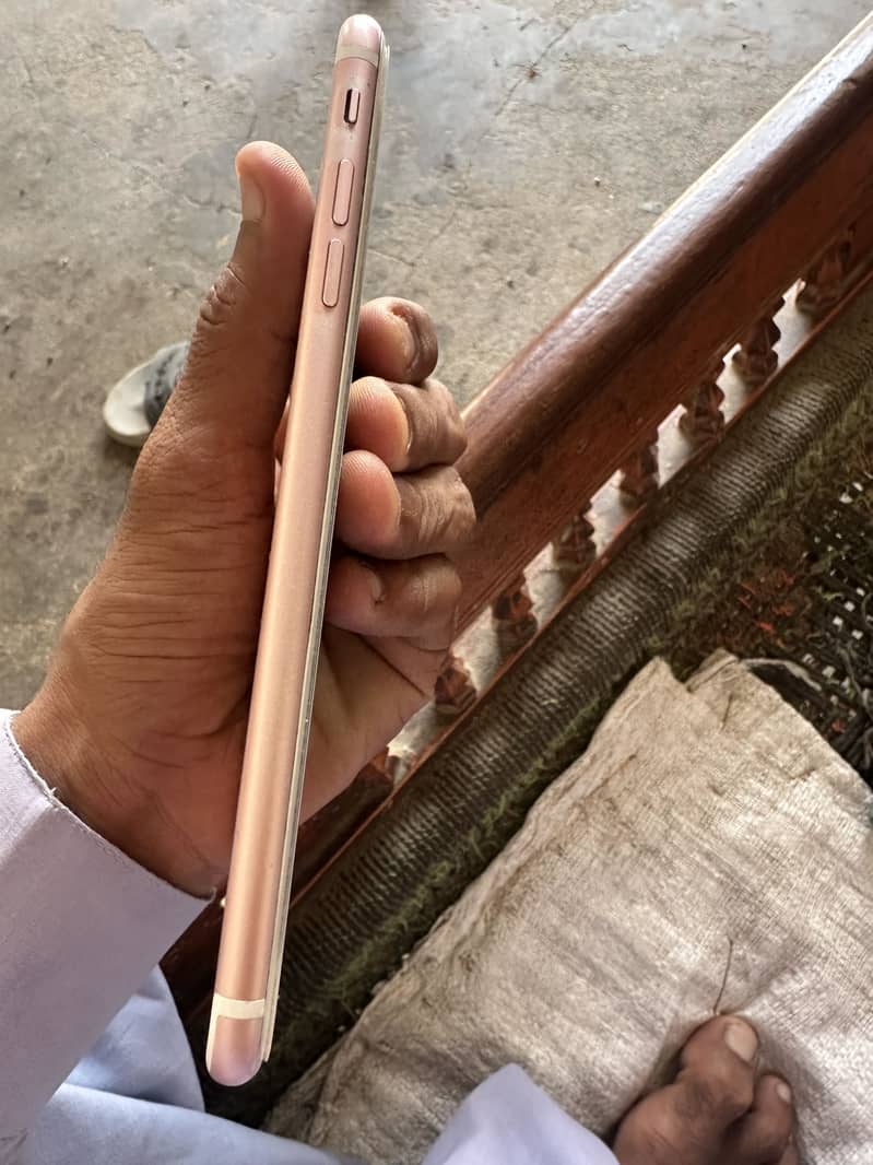 Apple iPhone 7 Plus 4