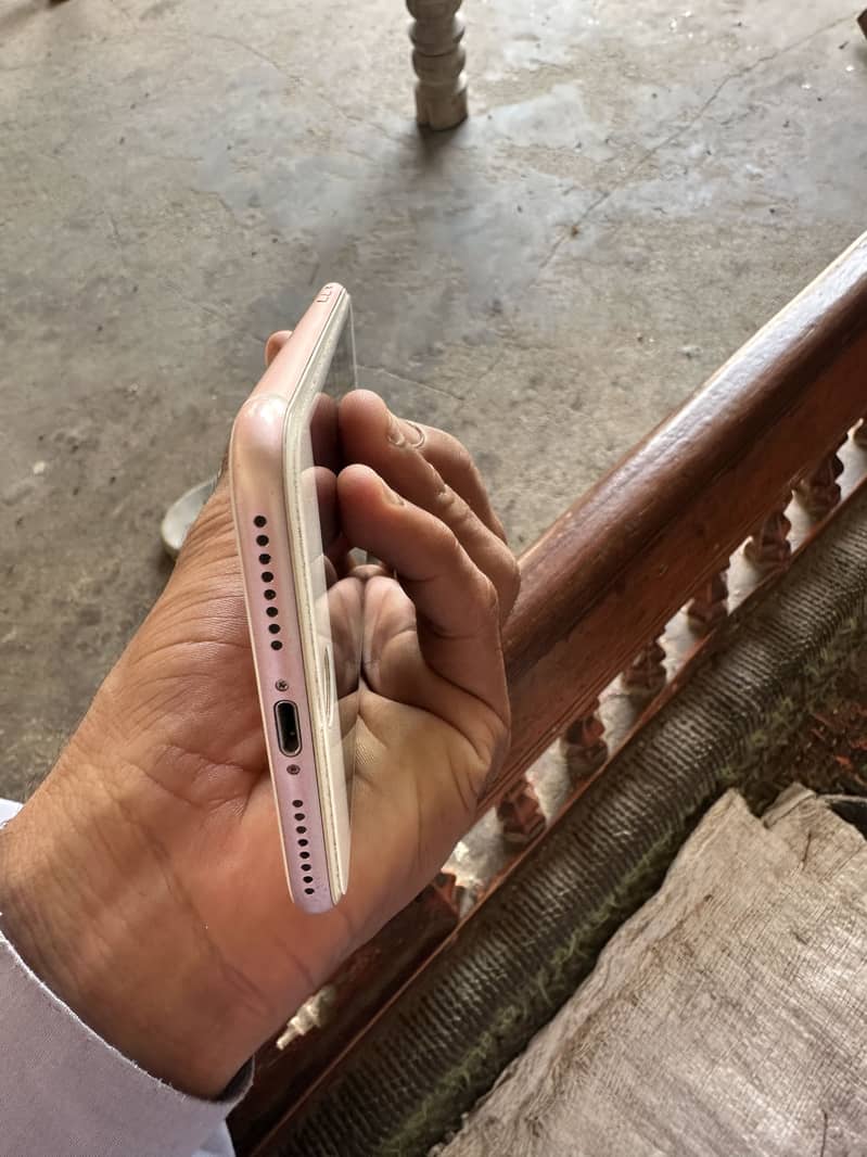 Apple iPhone 7 Plus 5