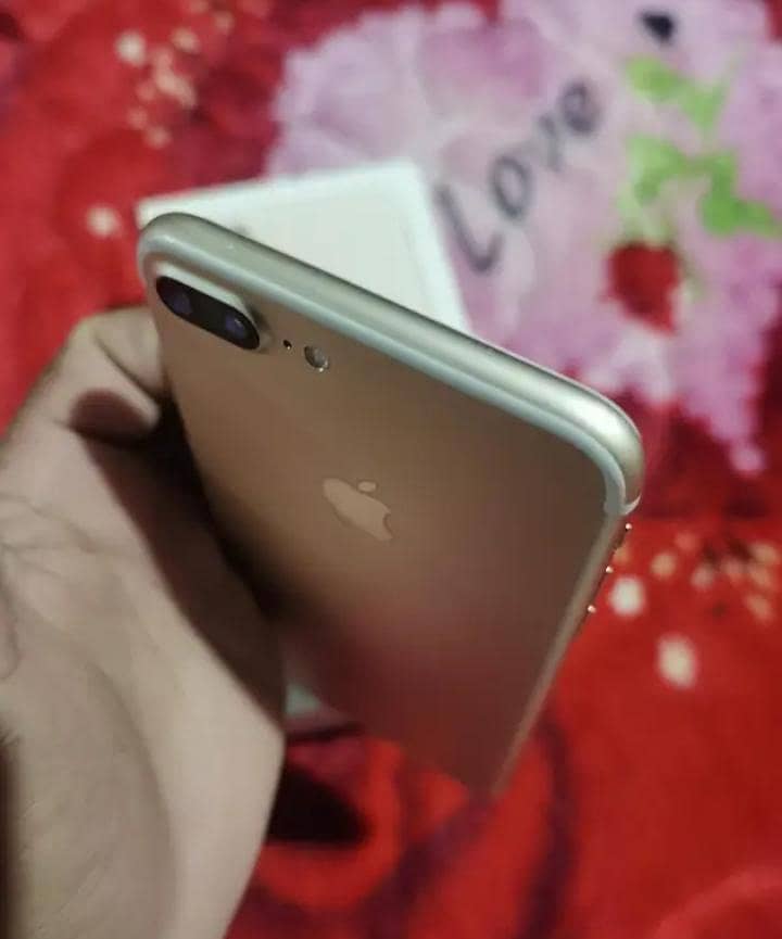 Apple iPhone 7 Plus 2