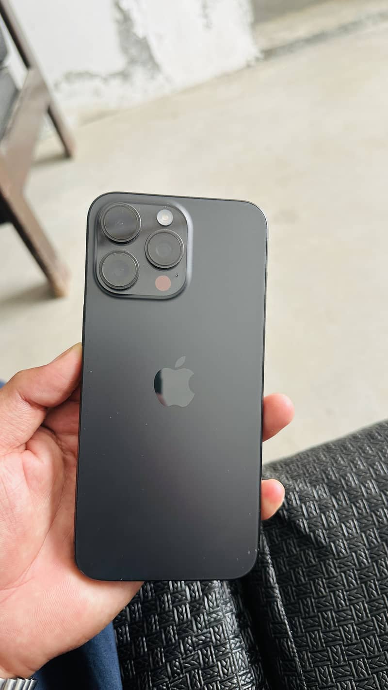 Apple iPhone 15 Pro Max 1