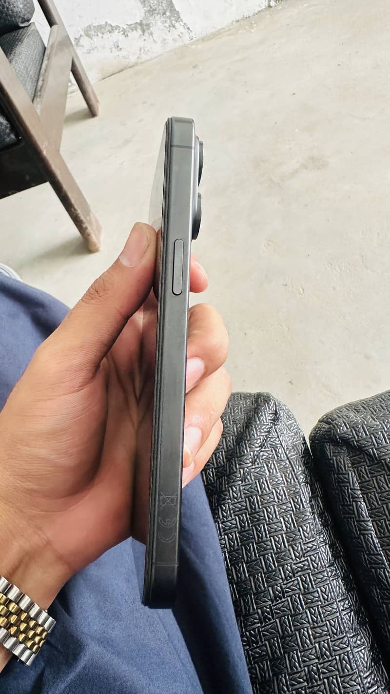 Apple iPhone 15 Pro Max 3