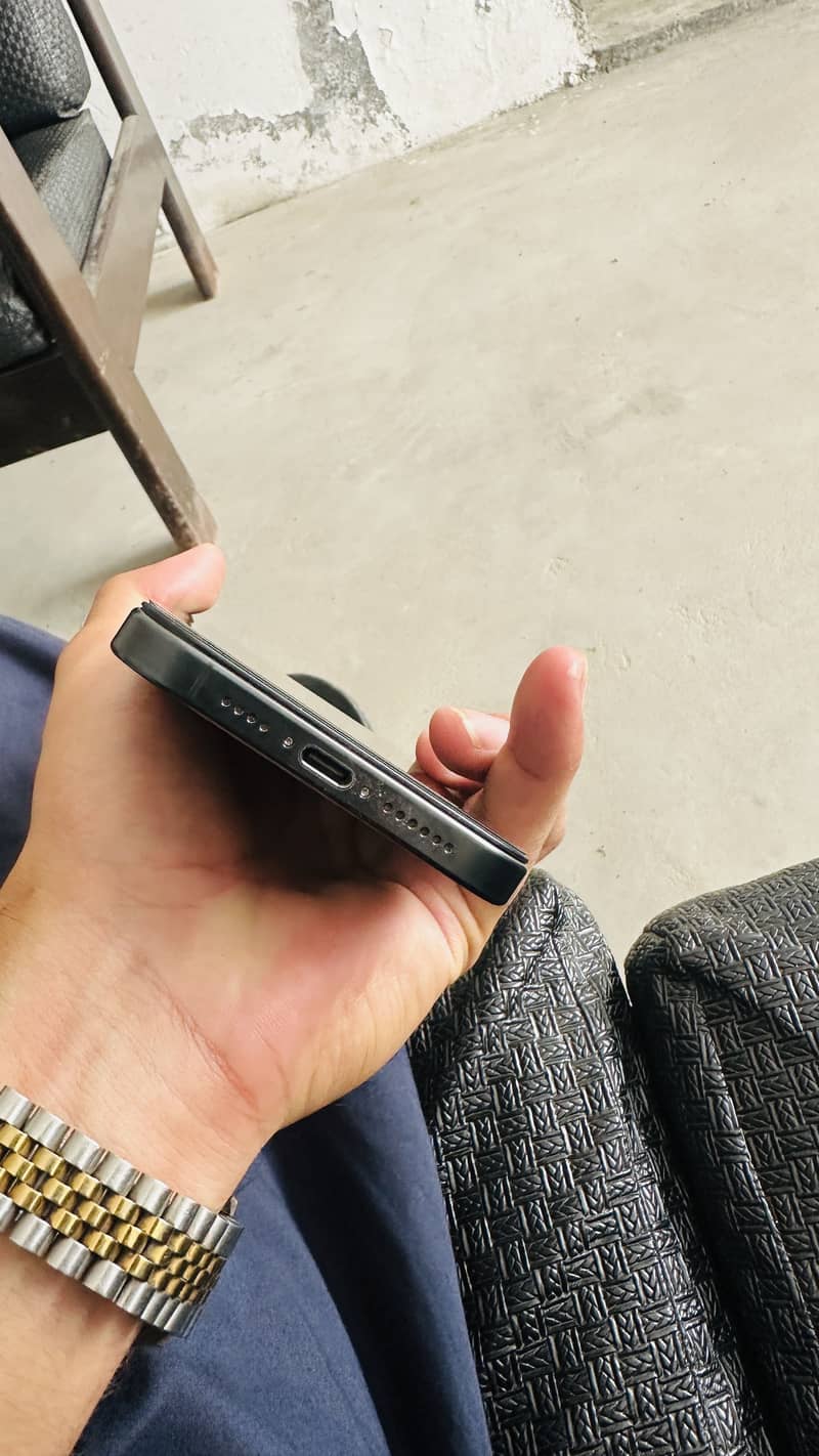Apple iPhone 15 Pro Max 6