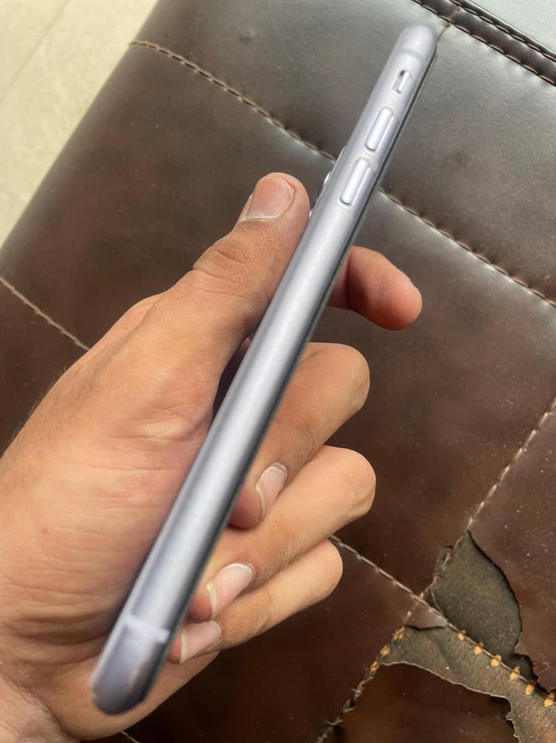 Apple iPhone 11 4