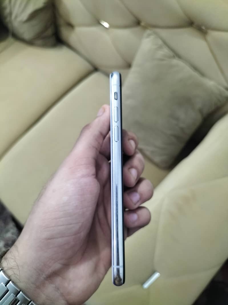 Apple iPhone X 3