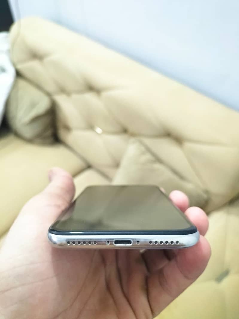 Apple iPhone X 5