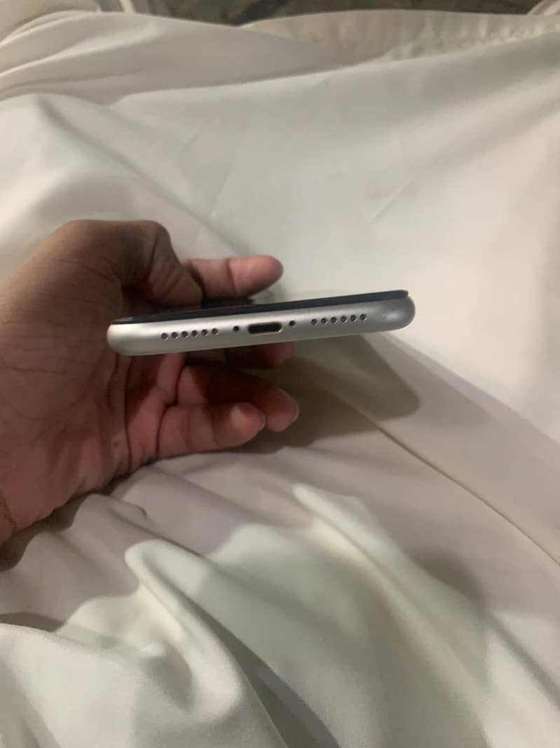 Apple iPhone 11 3