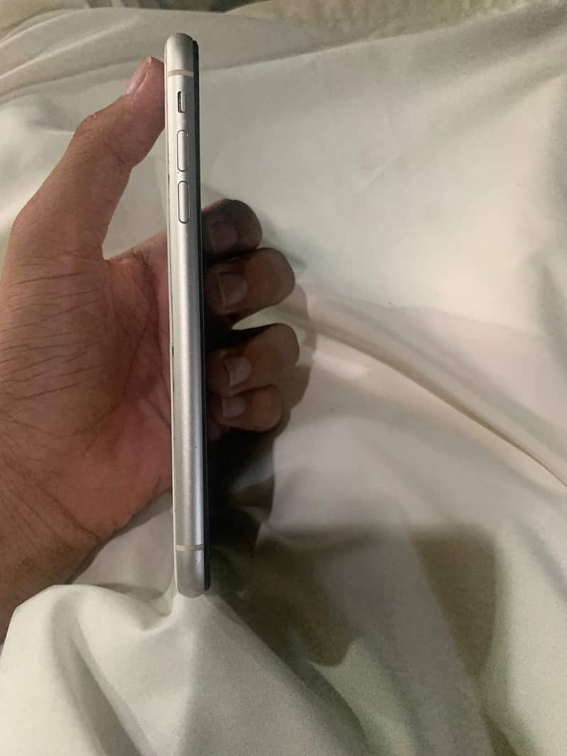 Apple iPhone 11 4