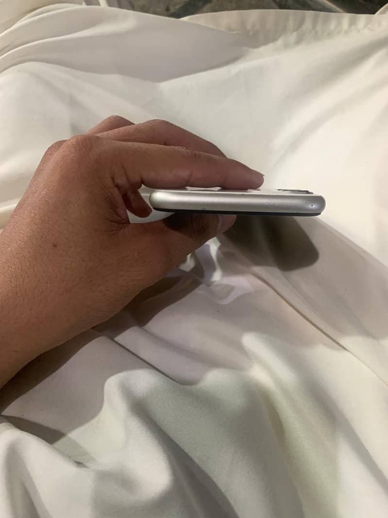 Apple iPhone 11 5