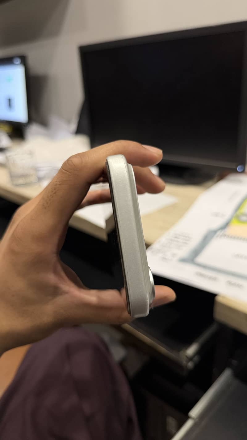 Apple iPhone 17 Pro Max 4