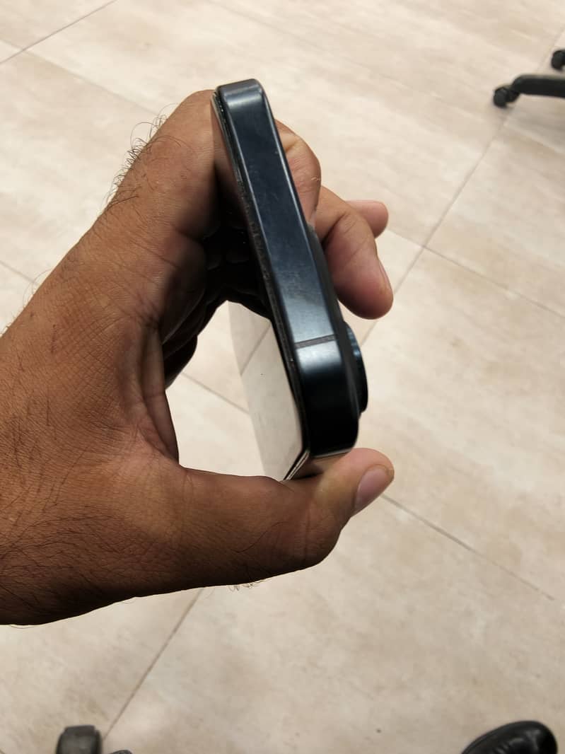 Apple iPhone 15 Pro 3