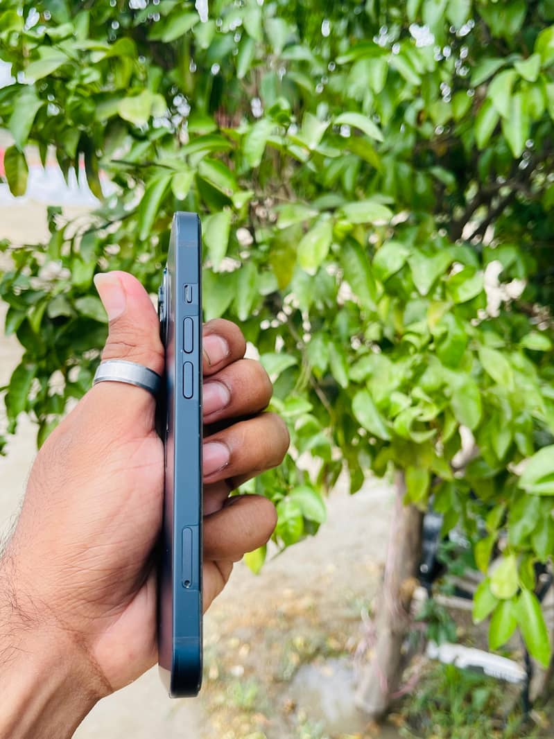Apple iPhone 13 4