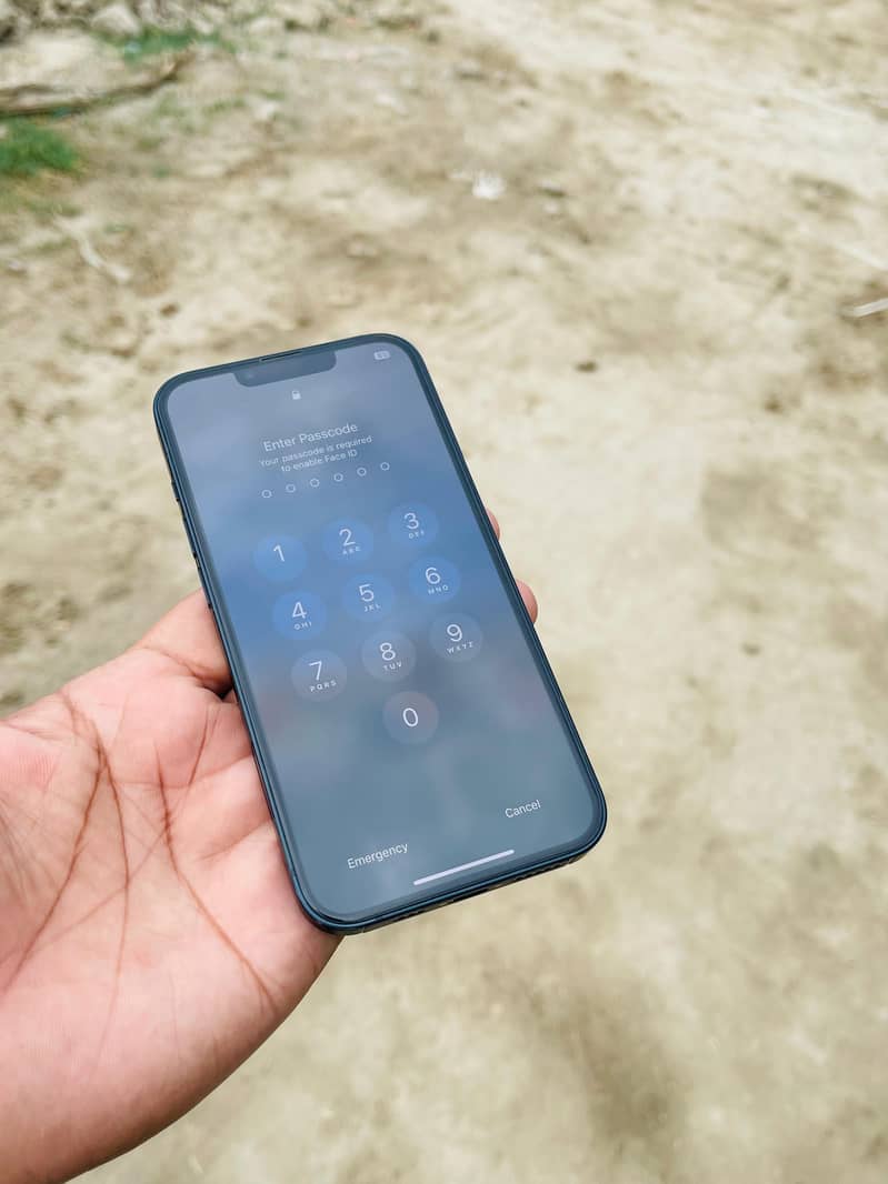 Apple iPhone 13 5
