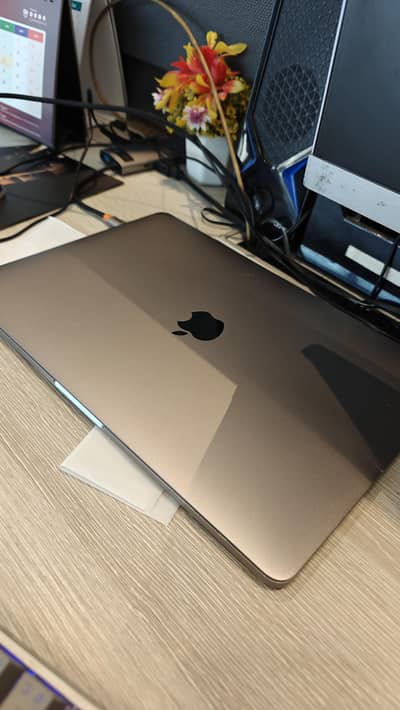 MacBook Pro 2016 (13-inch) | 2.9GHz i5 | 8GB RAM | Good Condition