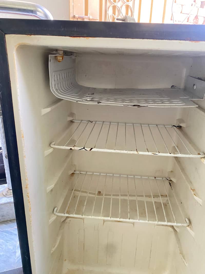 Mini Dawlance fridge 2
