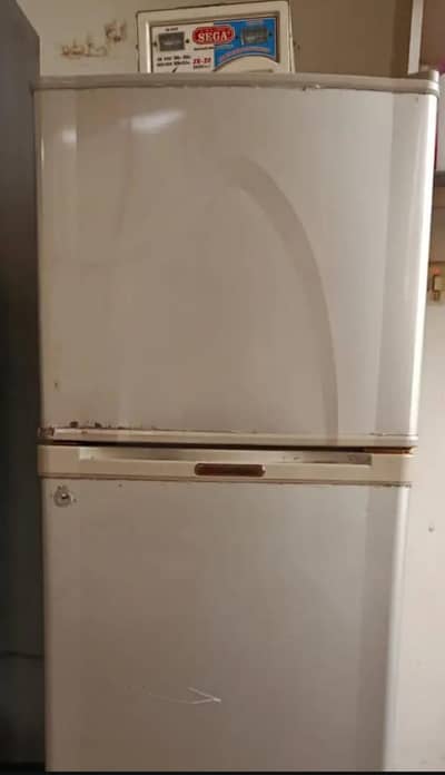 Dawalance Medium size Refrigerator for Sale. 03095690908