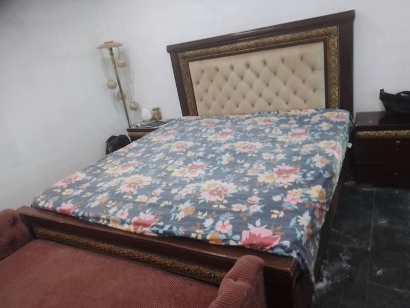 Excellent Master Bed with side tables + Dressing Table 0