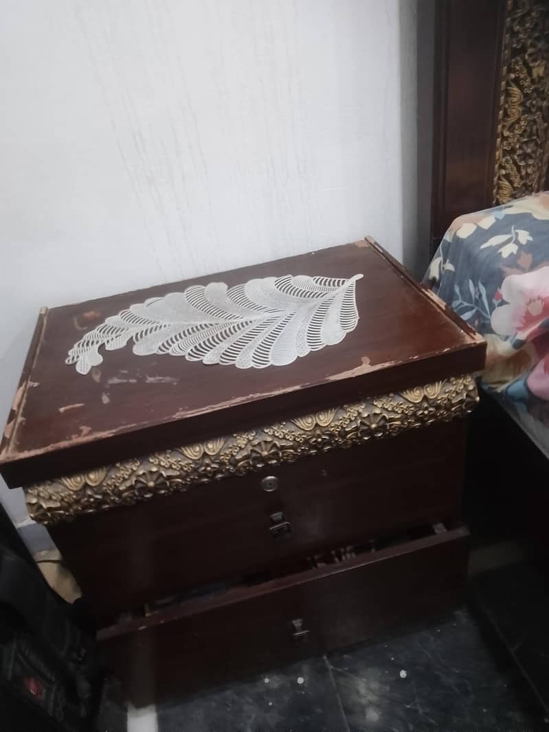 Excellent Master Bed with side tables + Dressing Table 3