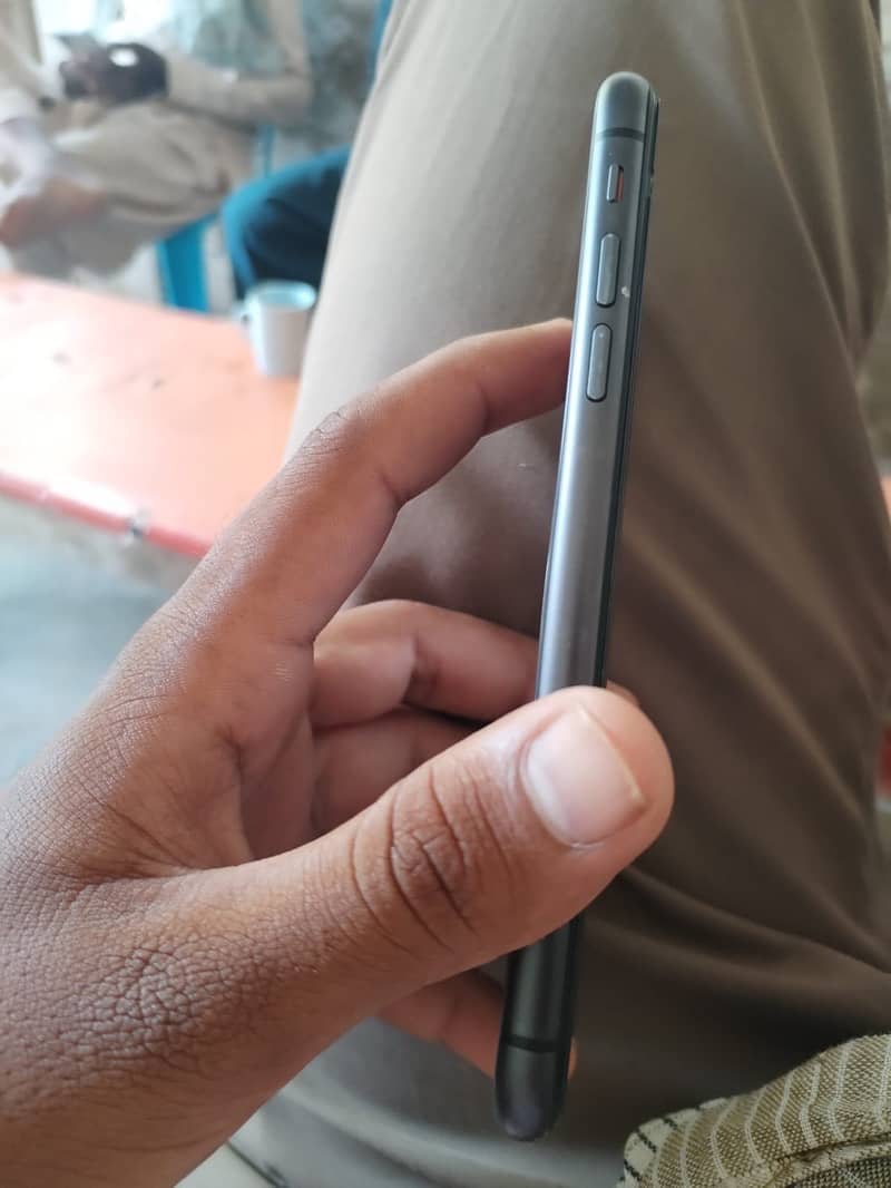 Apple iPhone 11 0