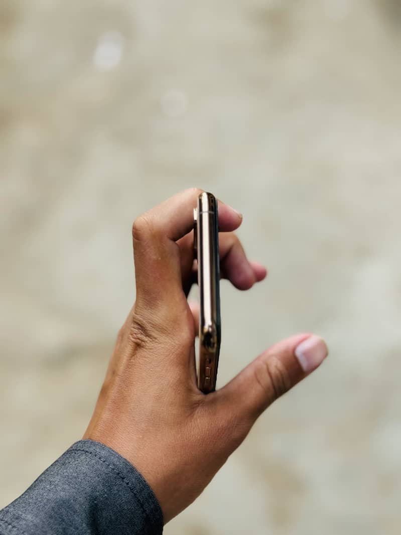 Apple iPhone XS 3