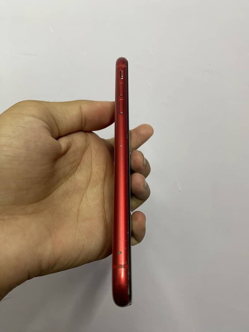 iPhone 11 4