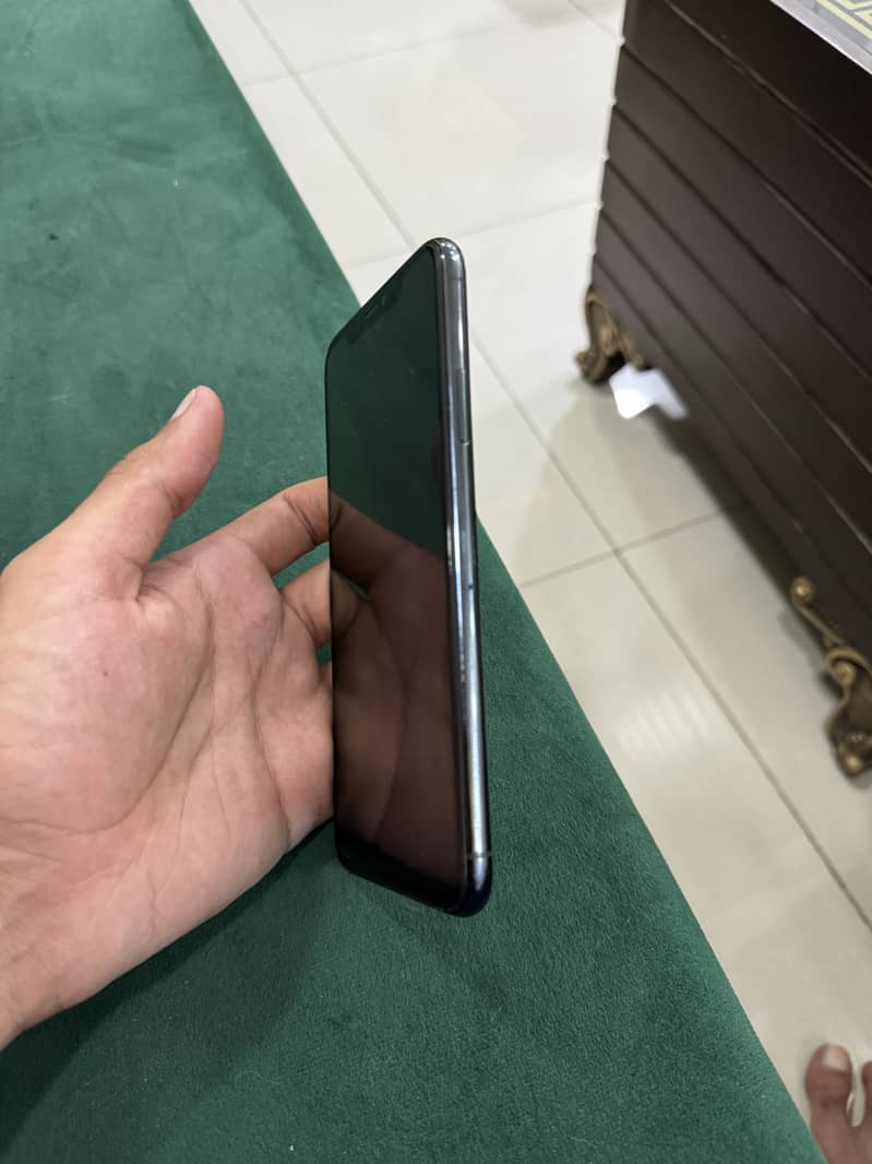Apple iPhone 11 Pro Max 1