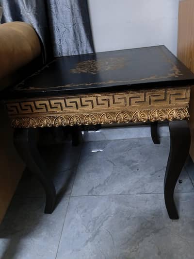 chnoot ke table wood table