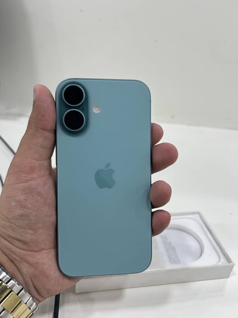 Apple iPhone 16 2