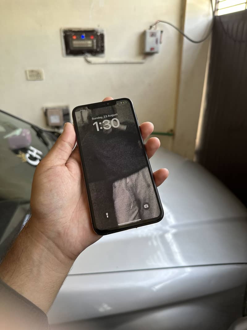 Apple iPhone XS Max 1