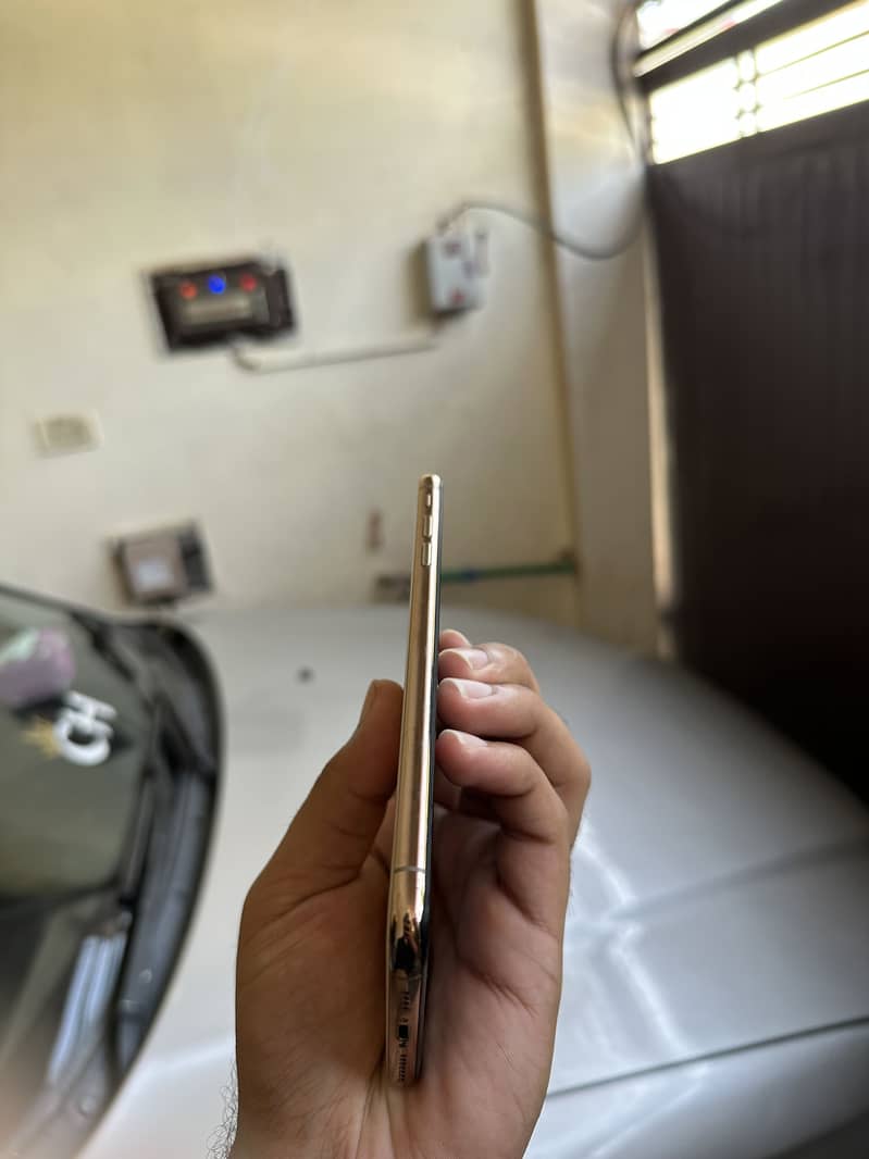 Apple iPhone XS Max 5