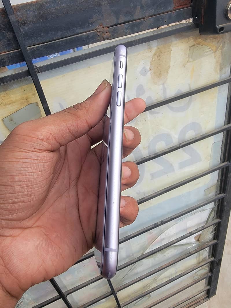 Apple iPhone 11 7