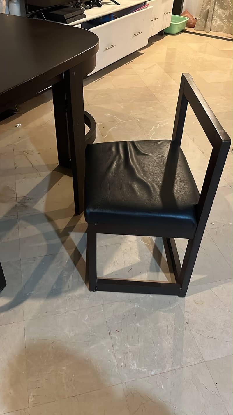 4 chairs dining table 0