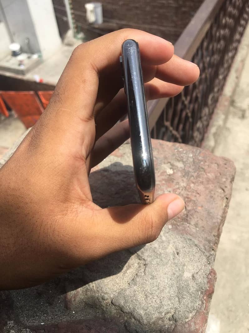 Apple iPhone X 4
