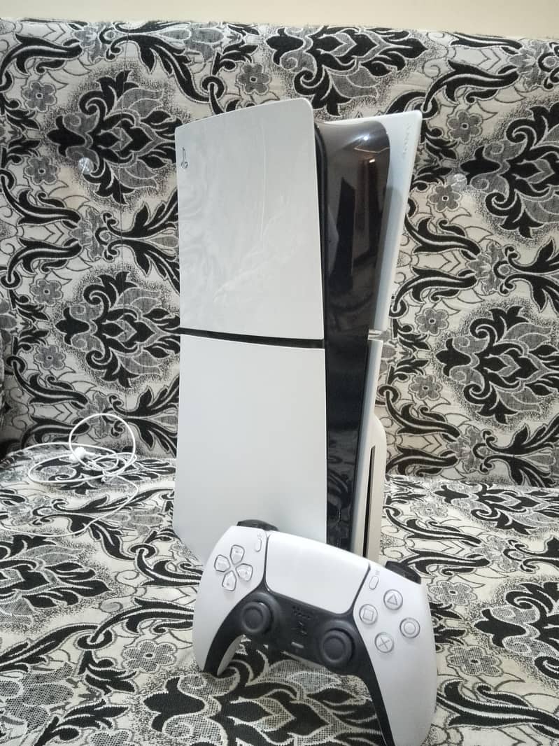 PS5 1TB Disc Edition With Controller 0