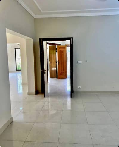 17-Marla 5-Bedroom's Tile Flooring (Brigadier House) For Sale | Askari 10 Lahore Cantt | @nusratestate
