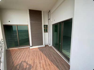 DHA VIEW 8TH FLOOR 10 MARLA FLAT IS AVAILABLE IN ASKARI 11 SECTOR D AT SUPER HOT LOCATION.