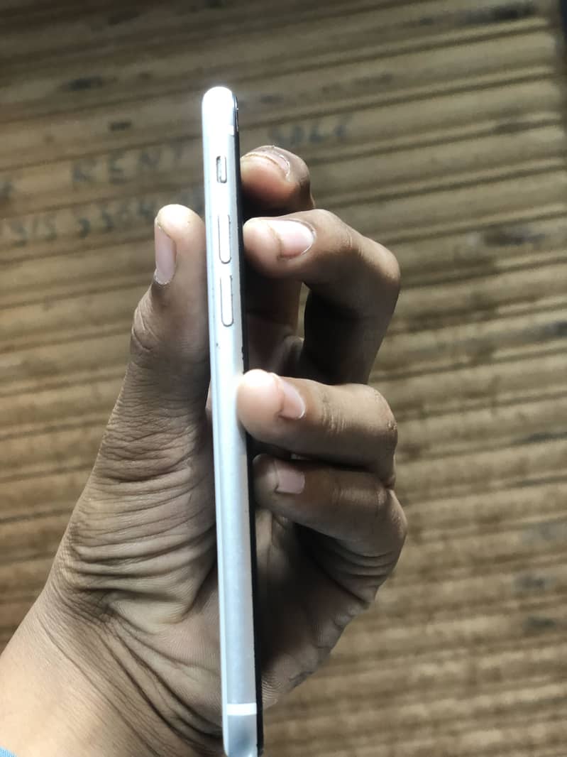 Apple iPhone SE 6